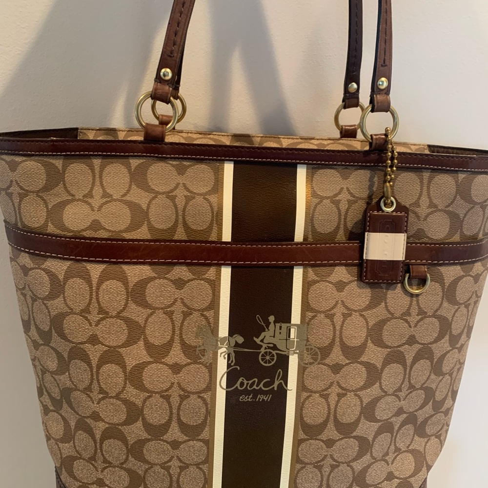 Coach City 1941 Tote in Signature Canvas